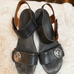 Taos women’s black wedge sandals sandals size 40